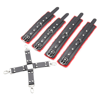PU leer zwarte bondage handboei en enkel manchet riem kruis voor bdsm volwassen spel