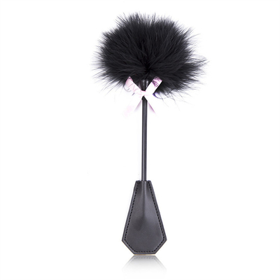 Achtersteenstimulator Sens Training Dubbel gebruik Pelzige veer Lederaad met roze Kindky Bowknot Flirterende slavernij